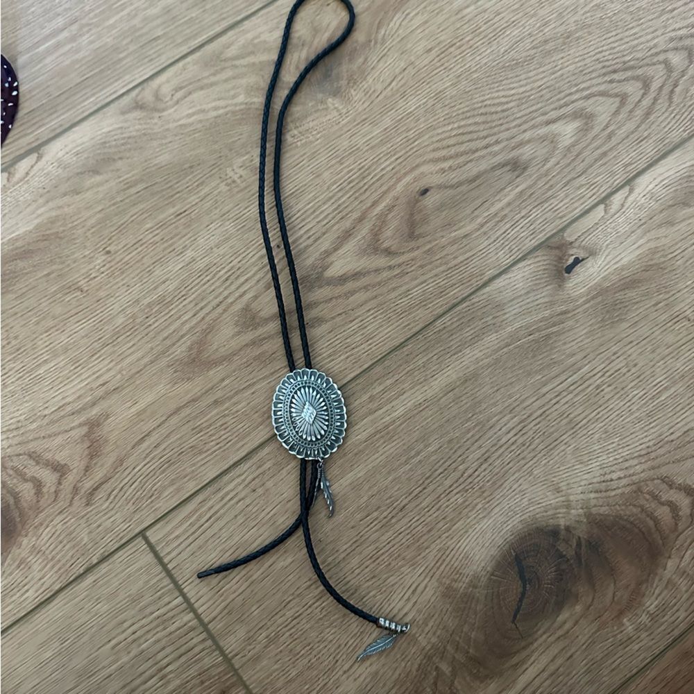 Vintage western cowboy woven leather bolo tie necklace